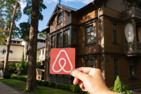 Airbnb prohíbe cámaras interiores por la privacidad de los huéspedes