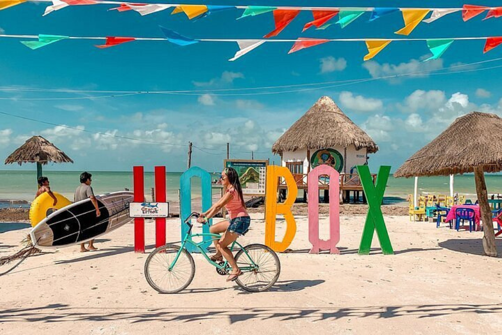 Arte, Mar y Paraíso: Xcaret Arte + Holbox Premium