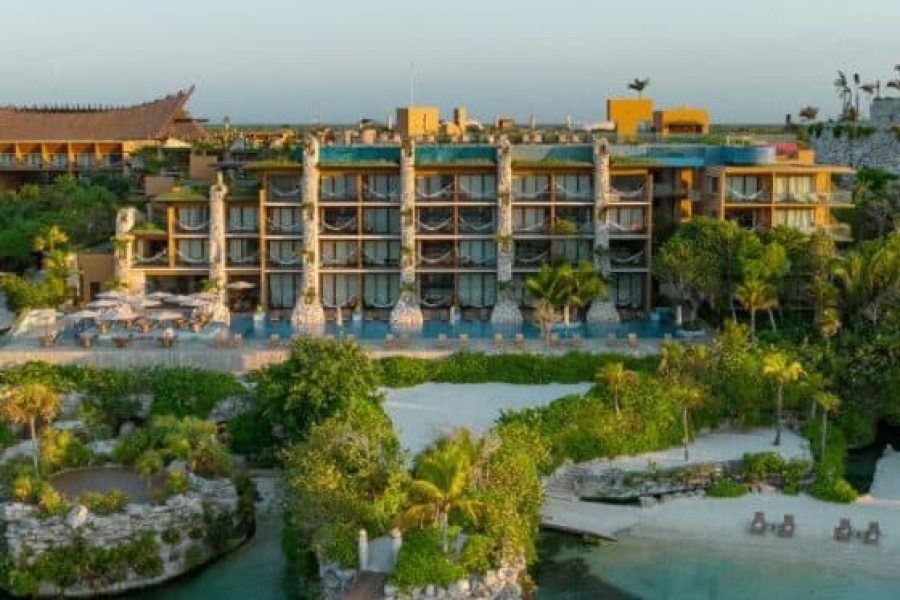 Arte, Mar y Paraíso: Xcaret Arte + Holbox Premium